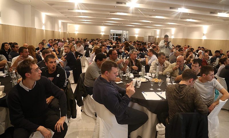 Unos 450 delegados del movimiento obrero se reunieron con candidatos