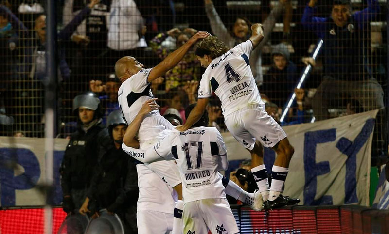 Un entonado Gimnasia venció a Defensa y Justicia en La Plata