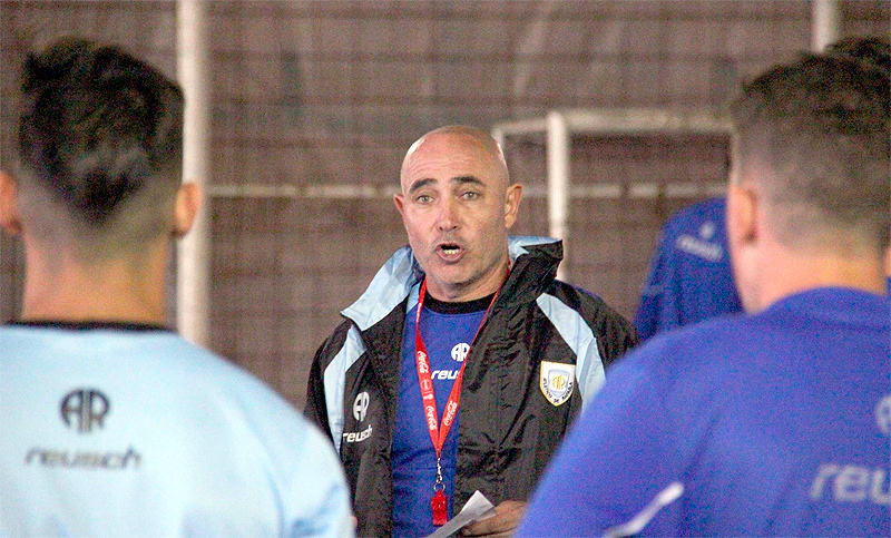 El Chocho Llop dejó de ser el entrenador de Atlético Rafaela