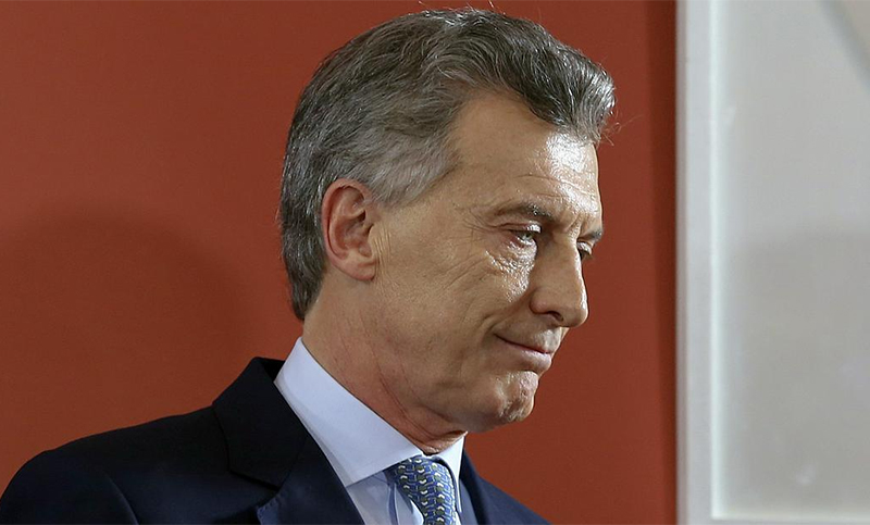 Diario El País, de España, advierte: “Argentina se asoma al abismo económico”