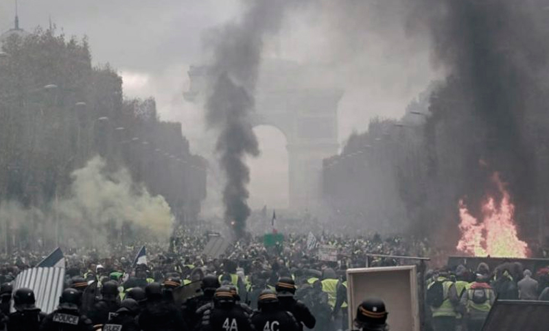 Medios de comunicación convencionales ocultan la revolución que se vive en Francia