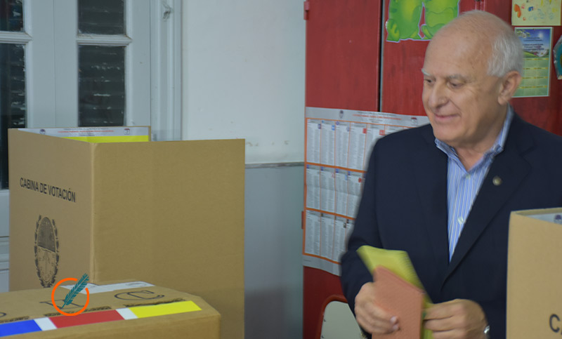 Minutos antes del cierre de los comicios Lifschitz emitió su voto y lo consideró una «fiesta democrática»