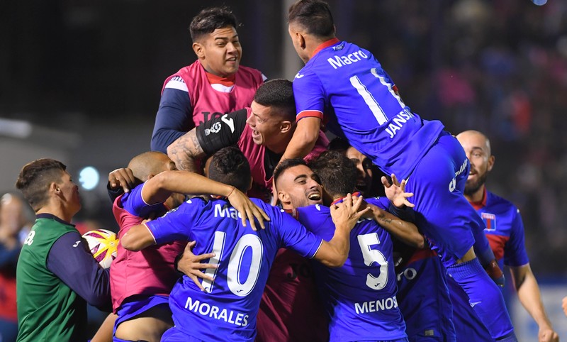 Un Tigre imparable, goleó al Decano y es candidato para la final