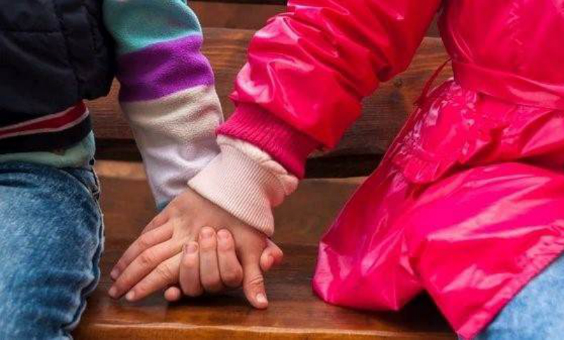 Cuatro hermanos que no quieren separarse y necesitan ser adoptados