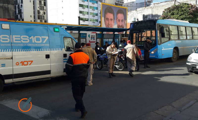 Un hombre resultó herido en una pierna tras caerse de un colectivo