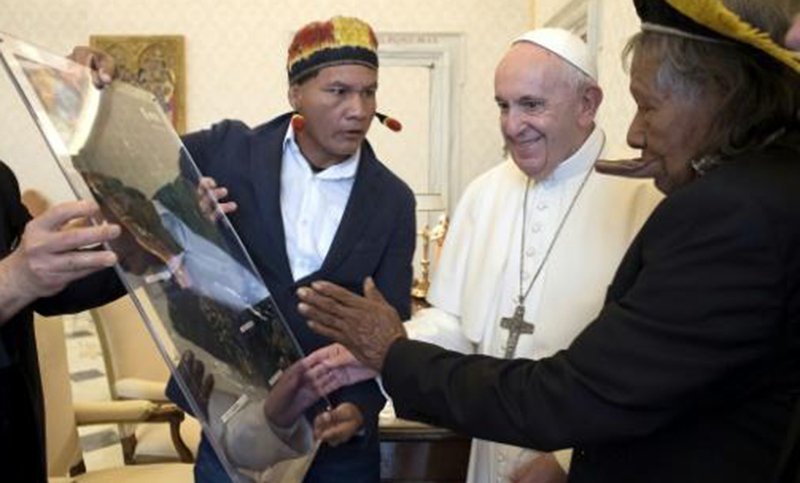 El Papa recibió al líder indígena Raoni, aliado clave en la defensa de la Amazonia
