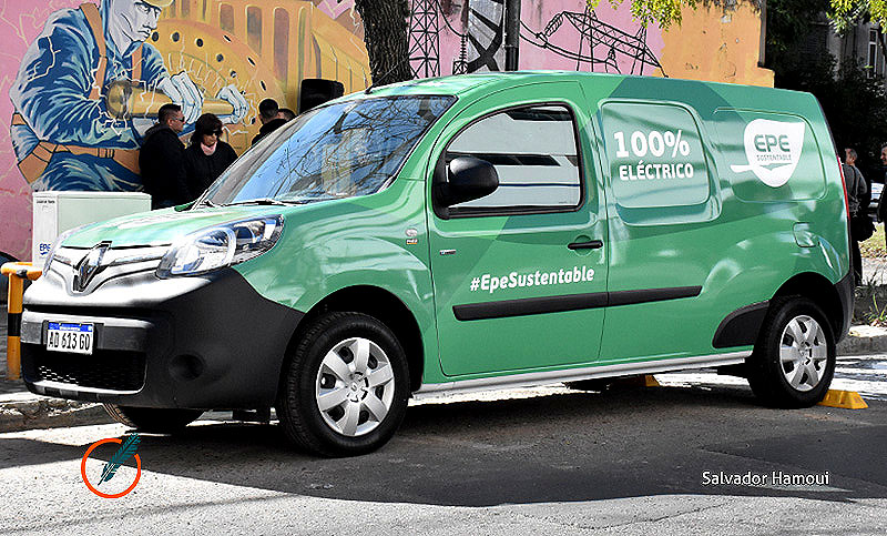 La Provincia inauguró la primera autopista eléctrica de latinoamérica