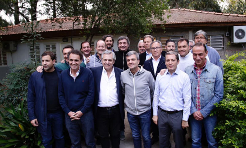 Intendentes peronistas se reunieron en Lomas de Zamora para “afianzar la unidad”