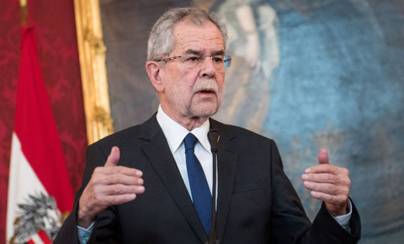 El presidente de Austria propuso convocar a elecciones anticipadas