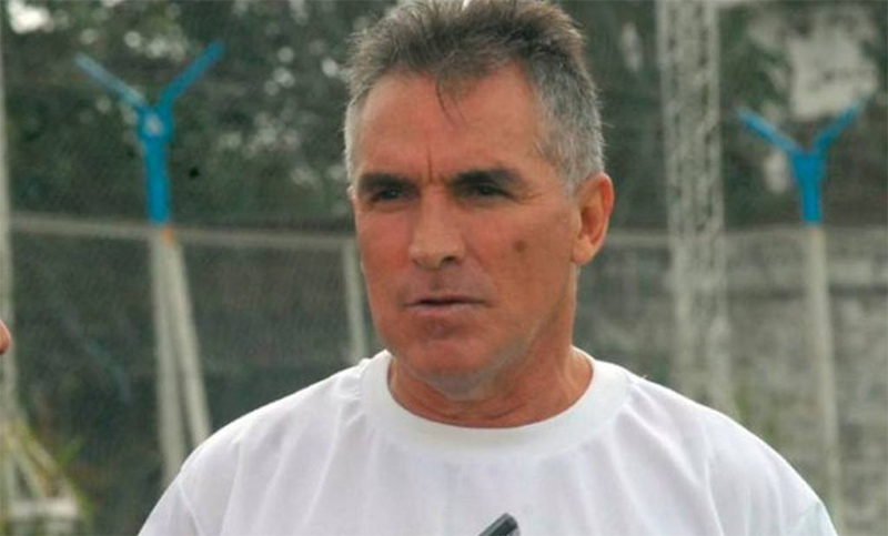 Una gloria leprosa pelea por su vida: todo Newell’s pide por Roque Alfaro