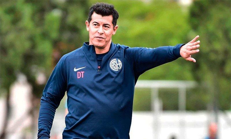 Jorge Almirón pasó a despedirse del plantel de San Lorenzo