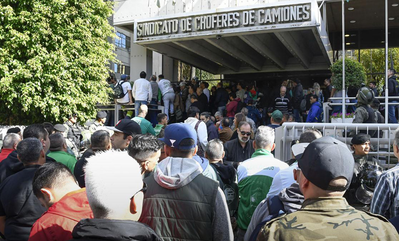 La CGT repudió el allanamiento al gremio de Camioneros