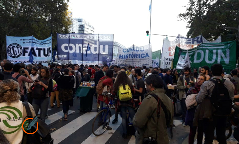Reclamo  en la Plaza de Mayo contra el ajuste en ciencia y educación