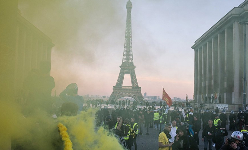 Los ‘chalecos amarillos’ vuelven a salir a las calles francesas exigiendo justicia social