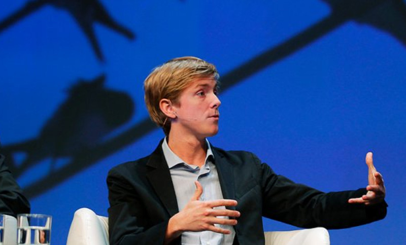 Cofundador de Facebook propone desmantelar el grupo