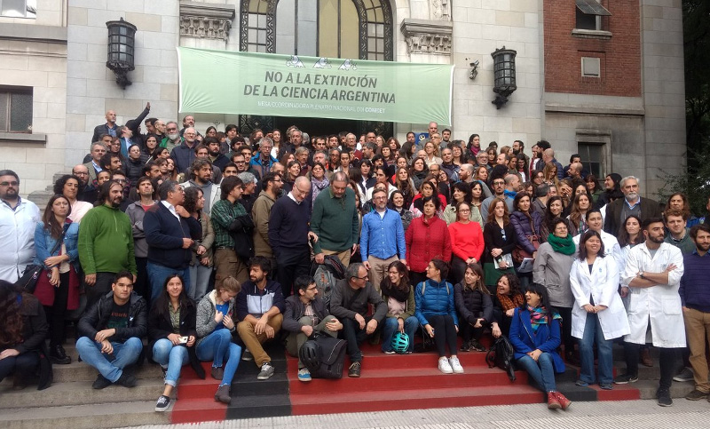 Directores del Conicet reclamaron un «plan de emergencia para salvar a la ciencia»