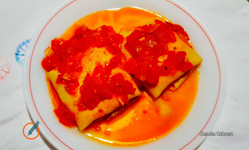 Crepes de ricota con salsa casera de tomates