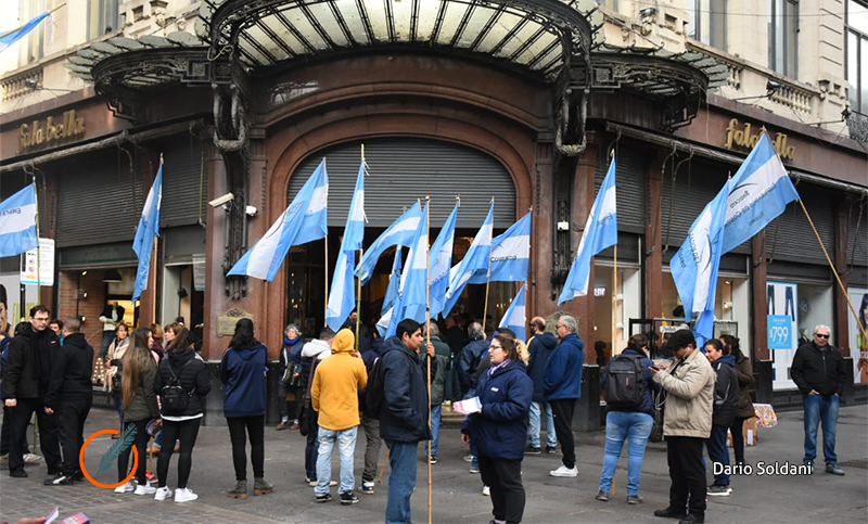 Trabajadores de Falabella denuncian amenazas y aprietes en el feriado