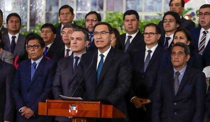 El presidente peruano impulsa la disolución constitucional del Congreso