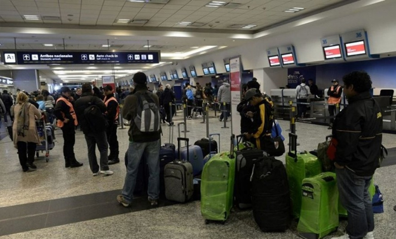 Cancelan vuelos de cabotaje por medidas de fuerza de Aeronavegantes