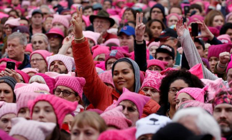 Encuesta en Inglaterra y EE.UU: por qué tantas mujeres jóvenes no se identifican con el término feminista