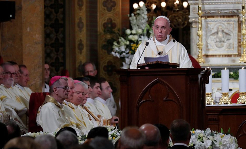 El Papa Francisco anima a los rumanos a mirar a María, alegre “porque confía en el Señor”