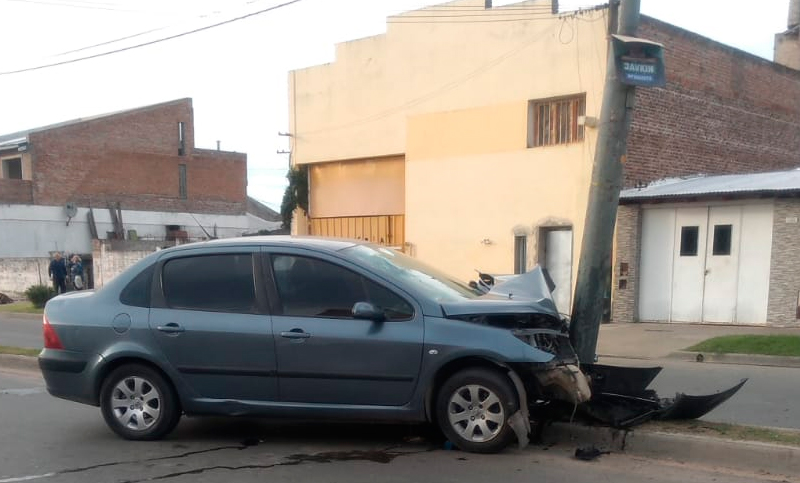 Zona sur: un auto se estrelló contra una columna y cuatro jóvenes resultaron heridos