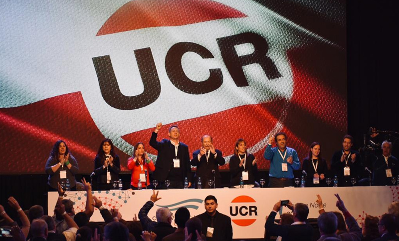 Con fuertes cruces, el radicalismo votó por su continuidad en Cambiemos