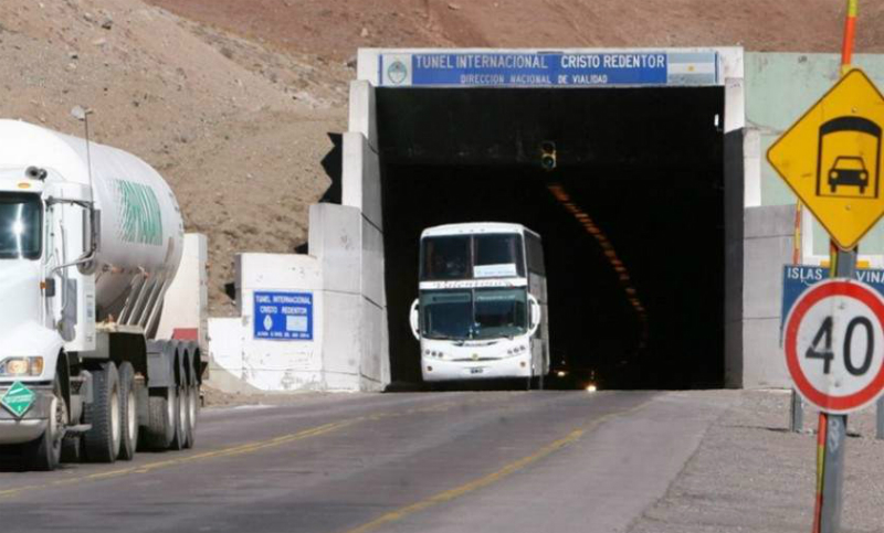El túnel que une Argentina y Chile sigue cerrado por intensas nevadas