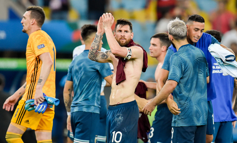Argentina jugó el mejor partido de la copa y, sin brillar, logró una justa clasificación