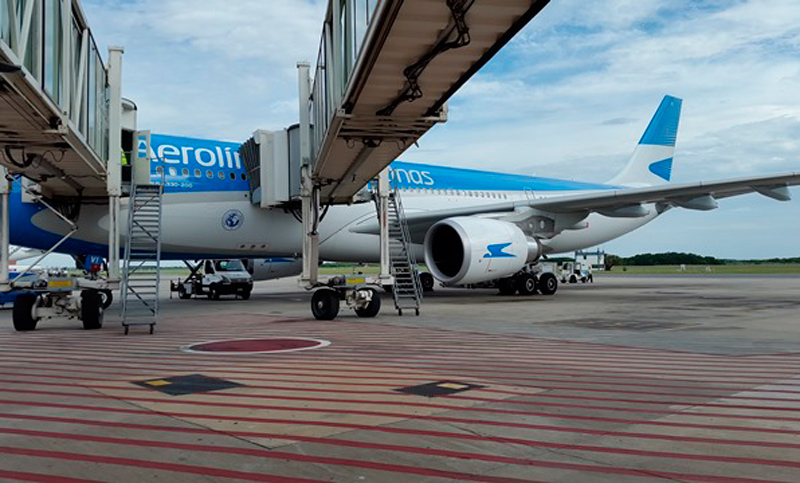 Demoras en los vuelos de Aerolíneas y Austral