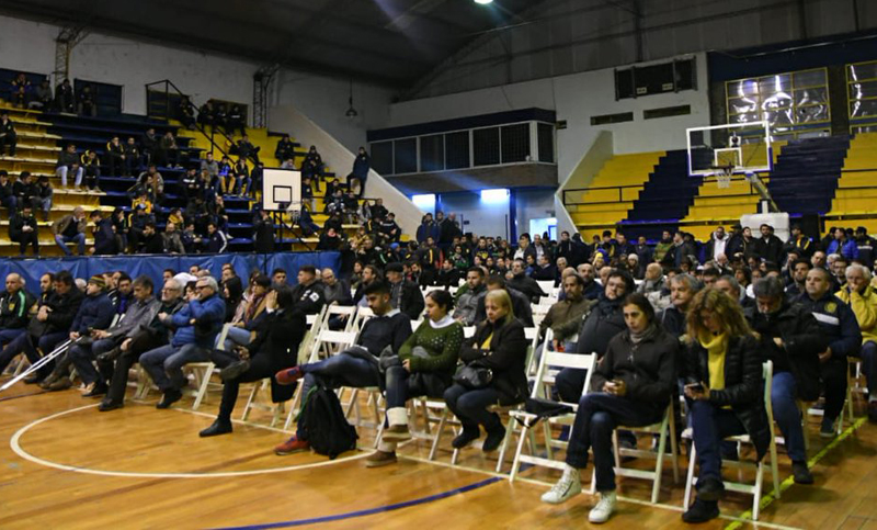 Asamblea de Central con socios enojados y el presupuesto a cuarto intermedio