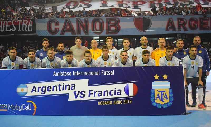 Argentina y Francia, jugaron un partidazo, ante un gran marco de público