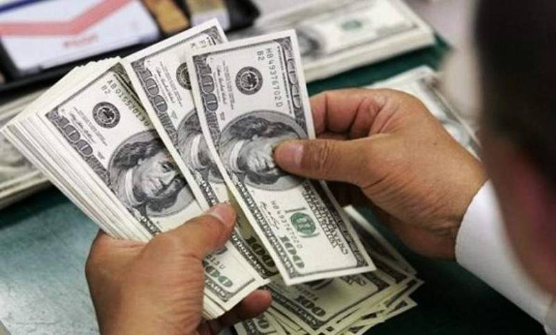 El dólar subió dos centavos y cerró a $46,14