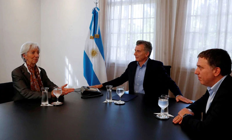 La deuda externa llegó a 275.914 millones de dólares y la actividad económica sigue cayendo