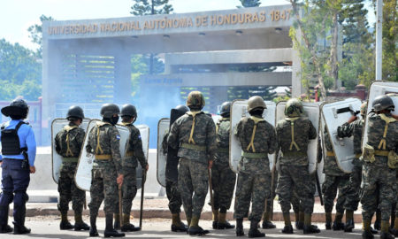 La Policía Militar hondureña entró a una universidad e hirió a tres estudiantes