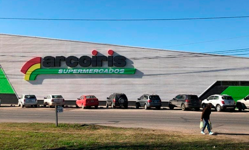 Robaron más de 800.000 pesos a dos empleadas de un supermercado