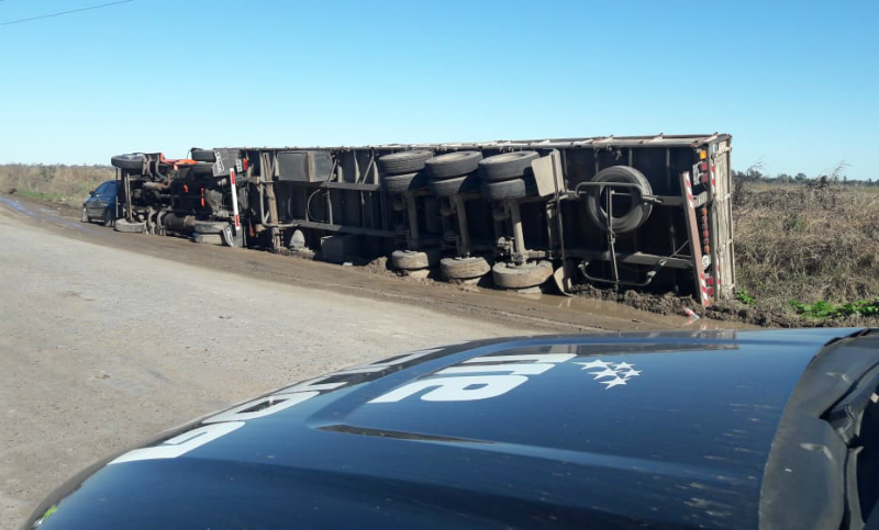 Dos vuelcos de camiones en las cercanías de Rosario