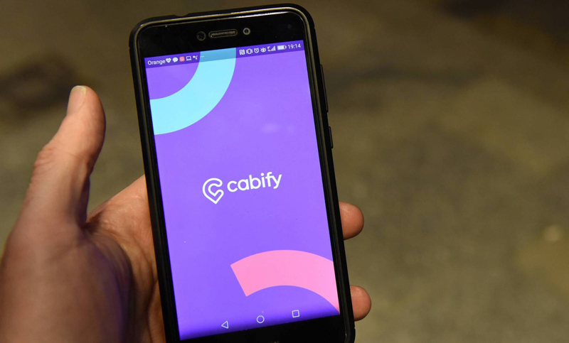 Cabify se lanzó al mercado masivo y reavivó la polémica