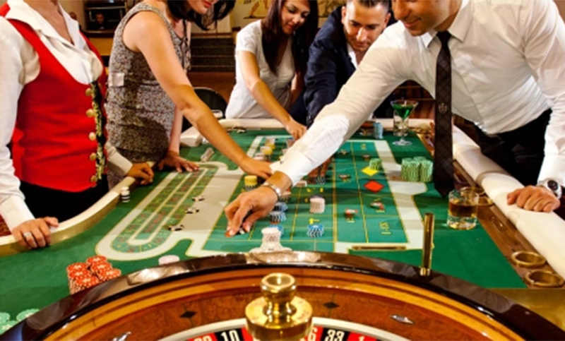 Trabajadores de casinos reclaman a Vidal por falta de pago