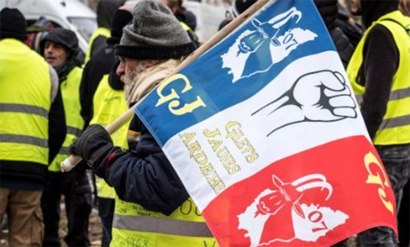 Los chalecos amarillos suman otra semana consecutiva de protesta sin tregua en París