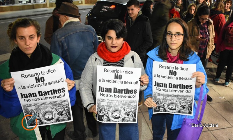 Repudiaron con una volanteada la presencia de Darthés en Rosario: “No es bienvenido”