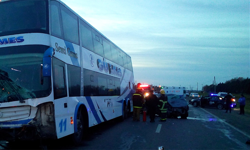 Choque fatal entre un colectivo y un auto en la ruta 34