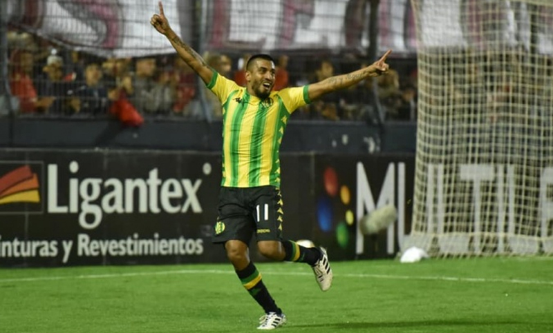 Central define si compra a Cristian Chávez o va por otro delantero