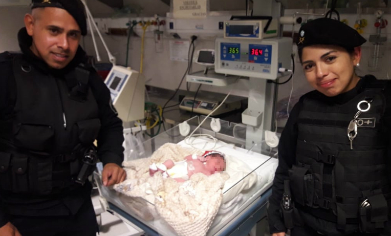 Parteros y policías: dos suboficiales ayudaron a una joven a dar a luz