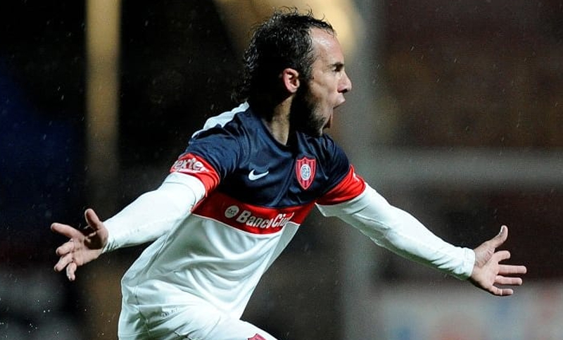 San Lorenzo negocia con Fernando Belluschi por su continuidad