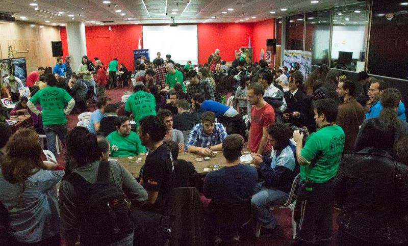 Comienza un festival de juegos de mesa, arquería y simulación de combates