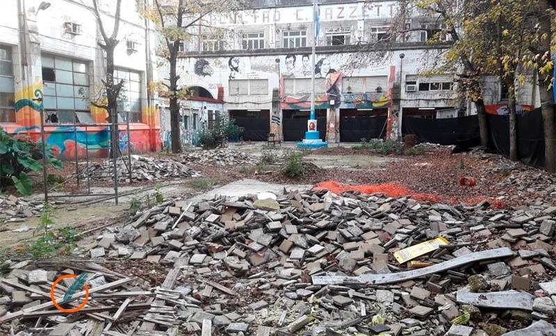 El patio de Humanidades, «inhabitable»: estudiantes exigen la finalización de las obras