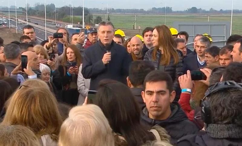 Macri inauguró un tramo de la ruta nacional 7 y afirmó que «la política debe estar al servicio de la gente»