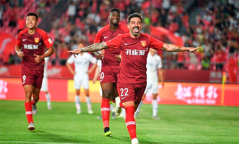 Lavezzi volvió de la mejor forma tras su operación de rodilla